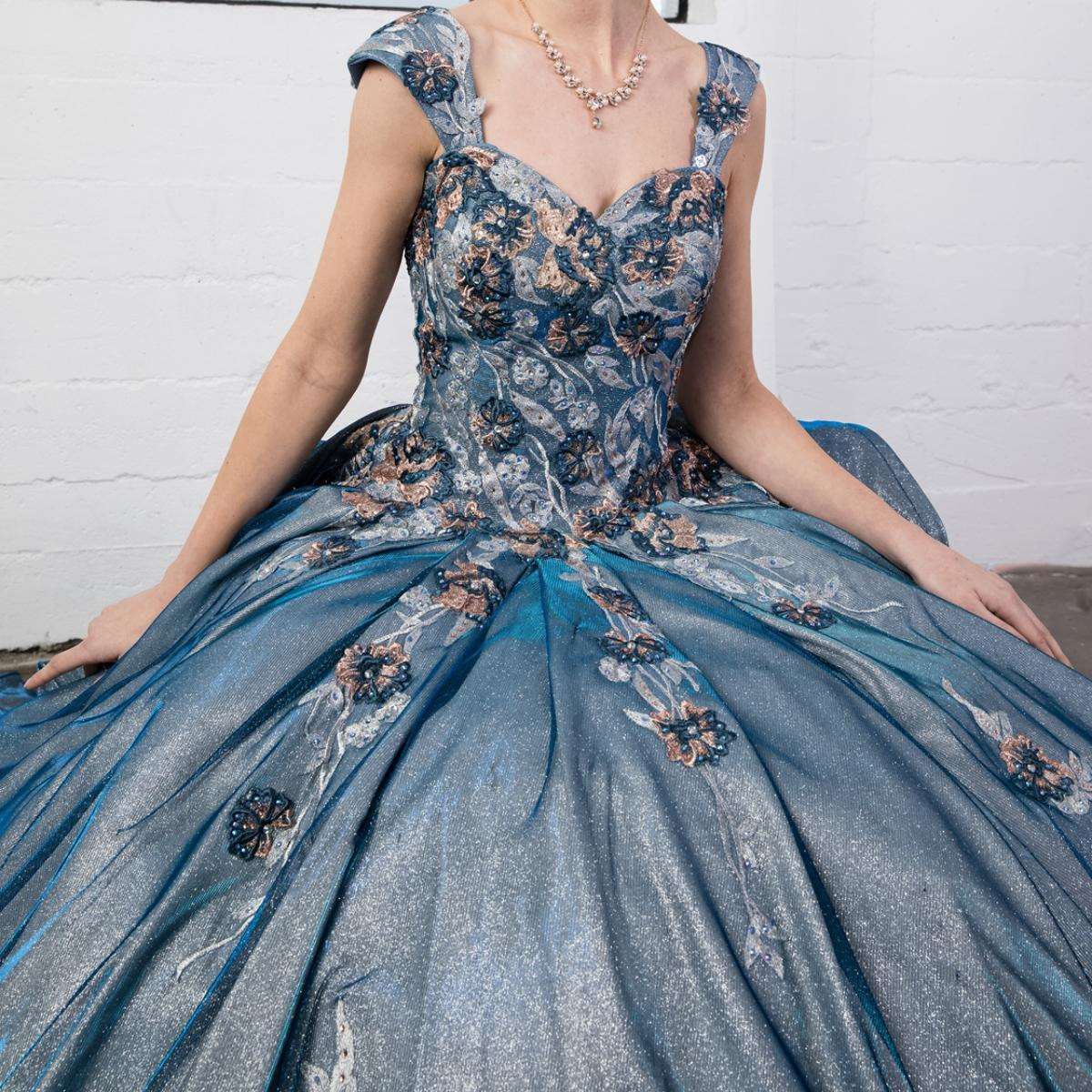 (LIVE 40) Fine gowns, 3D embroidery, weave dreamy tales.
