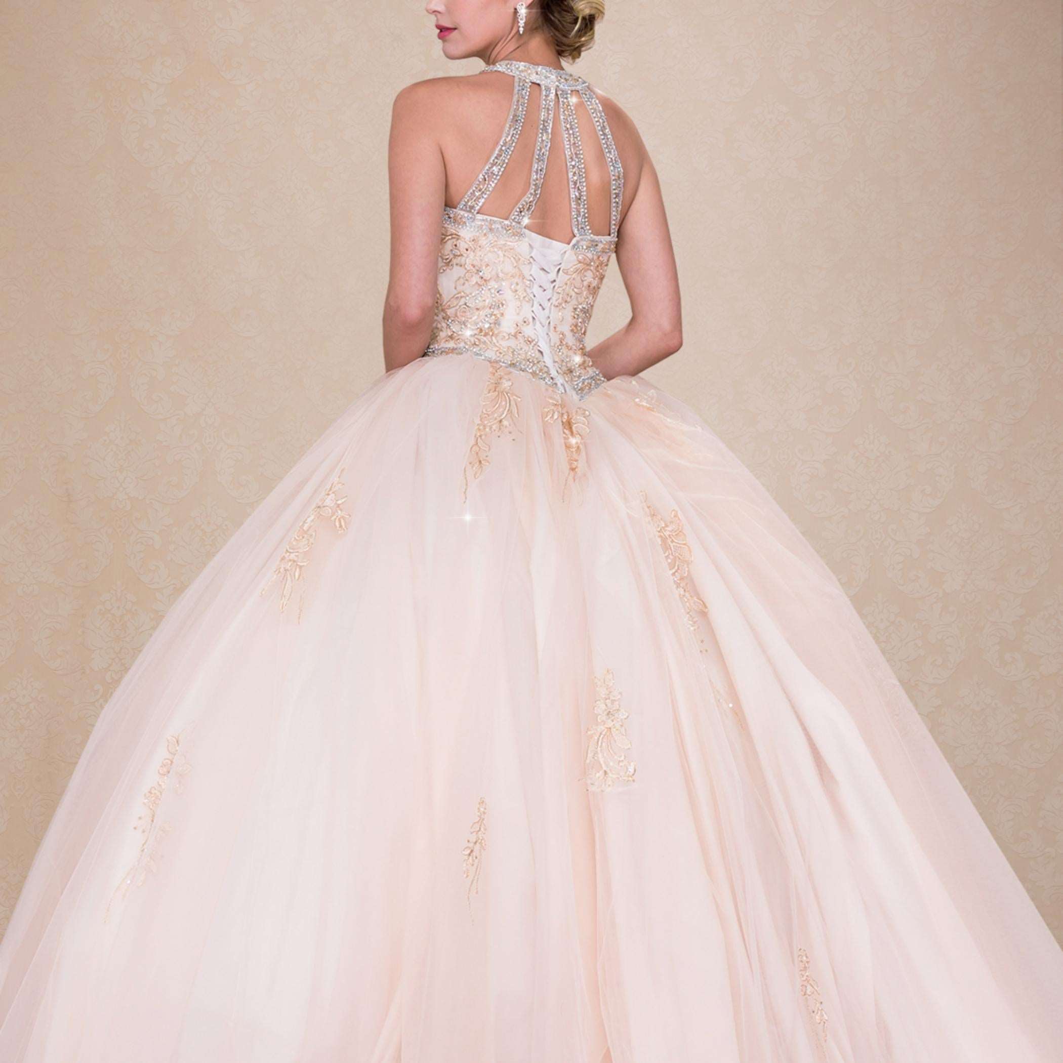 (LIVE 53) Elegant gowns, sparkling jewels, carve unique grace.