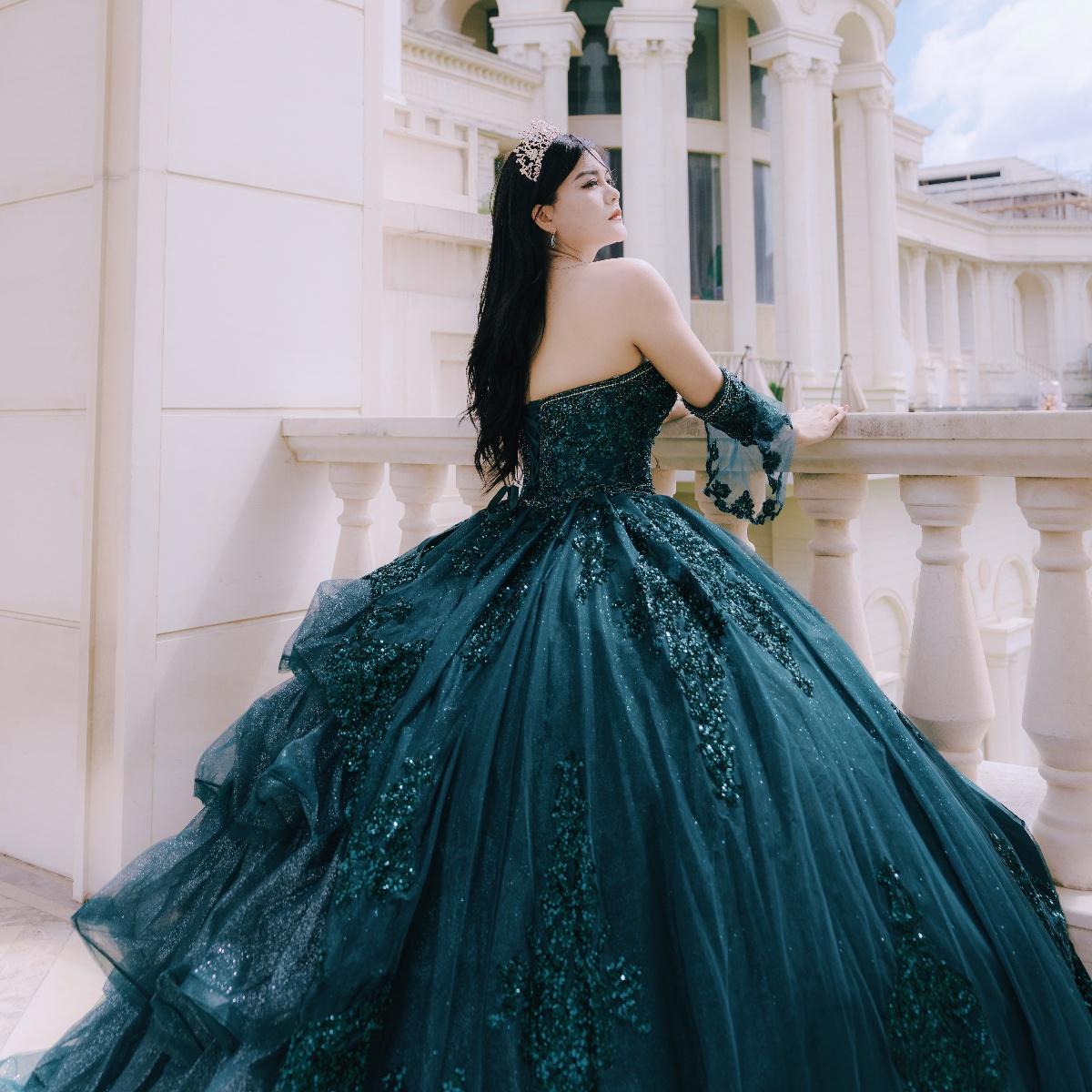 (LIVE 8) Fine gowns, 3D embroidery, weave dreamy tales.